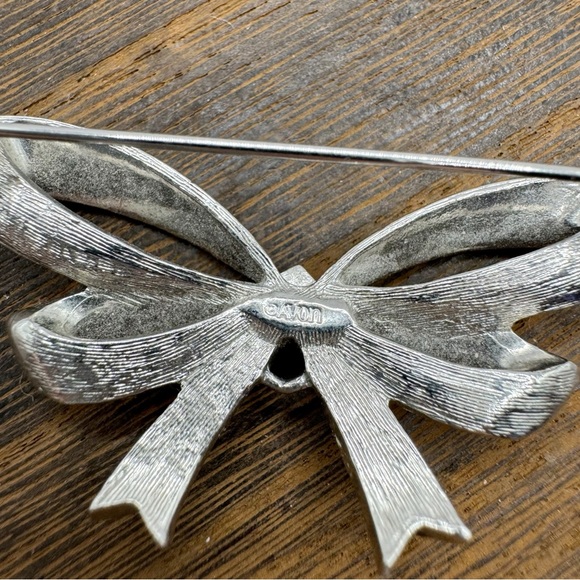 Avon antique style butterfly bow brooch Victorian revival faux marcasite signed - Picture 3 of 6